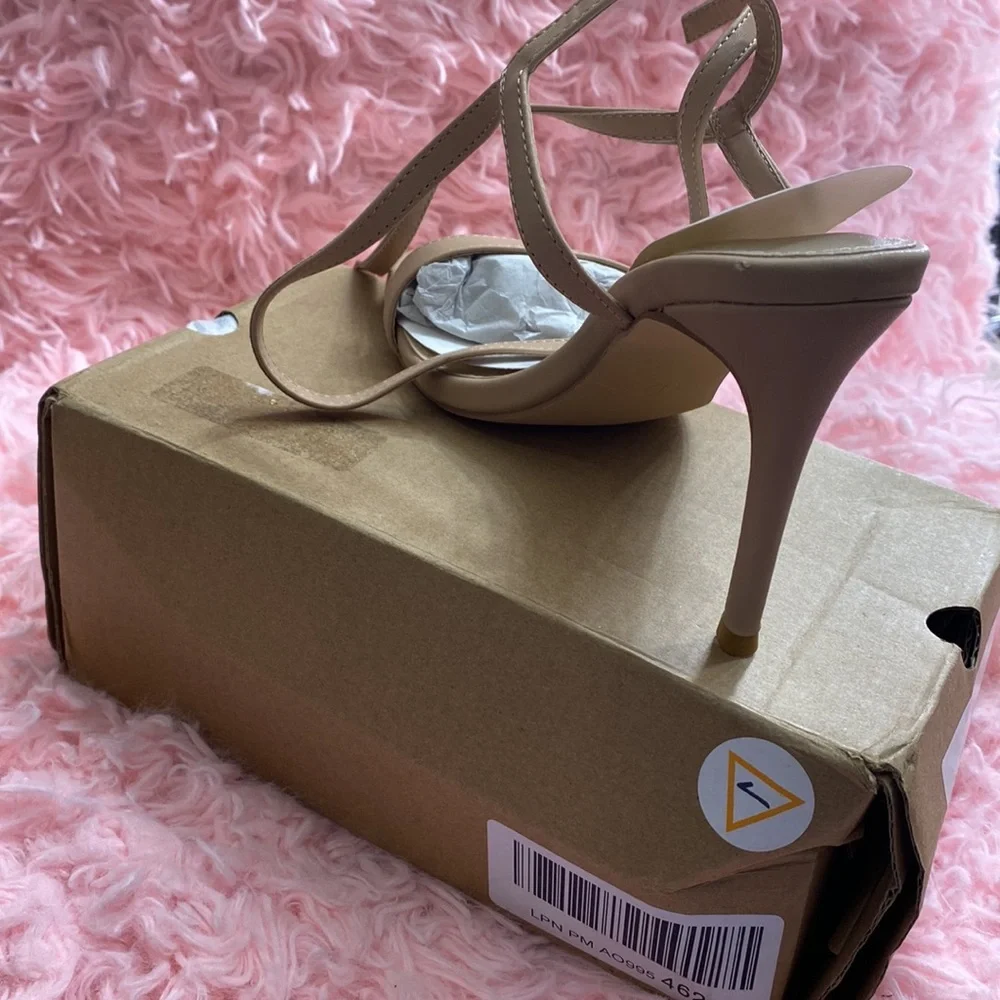 Heels - Picture 3 of 3